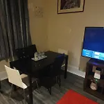 2 Bedroom Flat In Lewisham Sleep 8 Guest