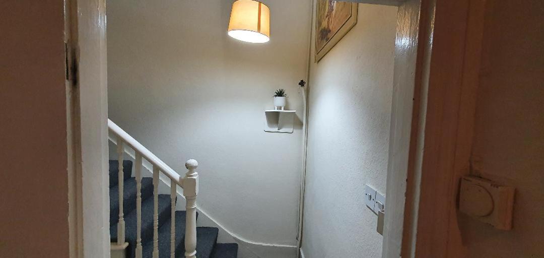 2 Bedroom Flat In Lewisham Sleep 8 Guest London