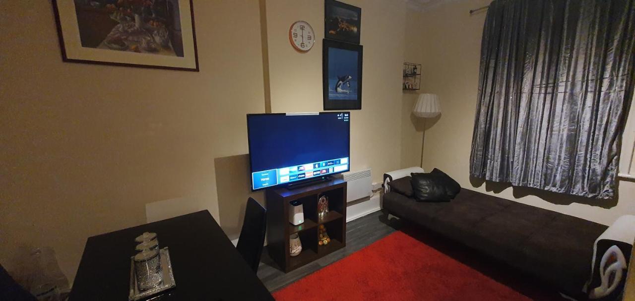2 Bedroom Flat In Lewisham Sleep 8 Guest London