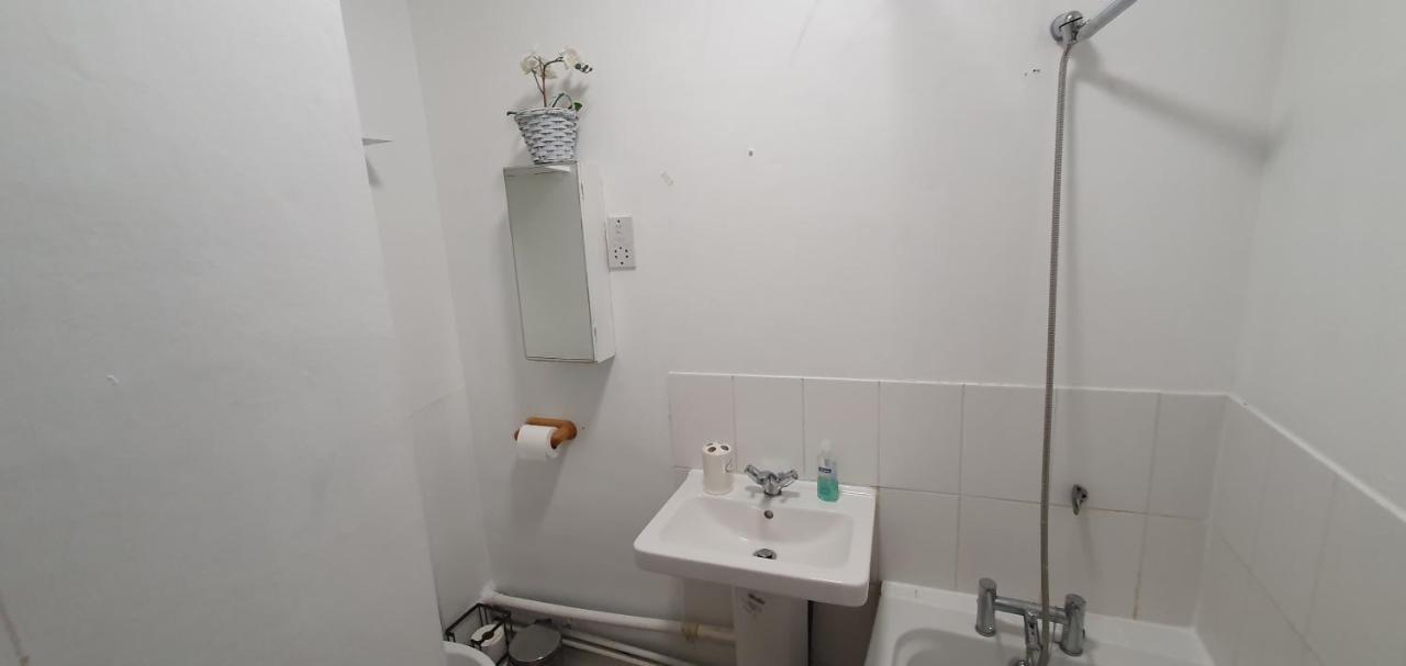 2 Bedroom Flat In Lewisham Sleep 8 Guest Apartment