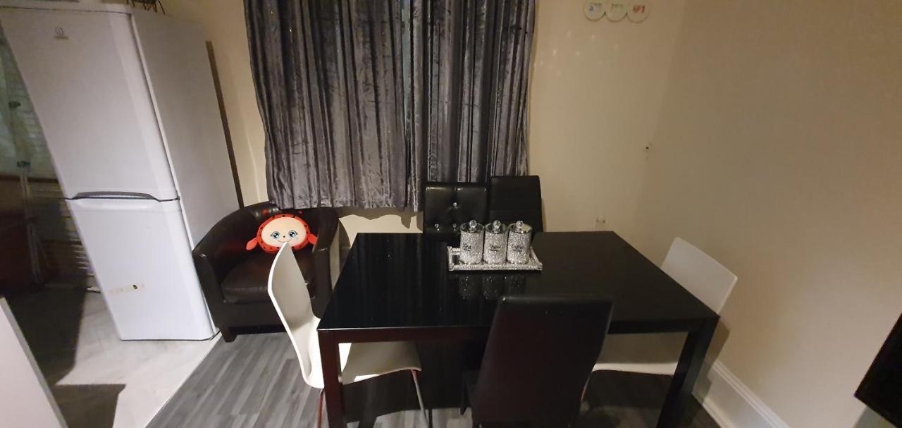 Apartment 2 Bedroom Flat In Lewisham Sleep 8 Guest