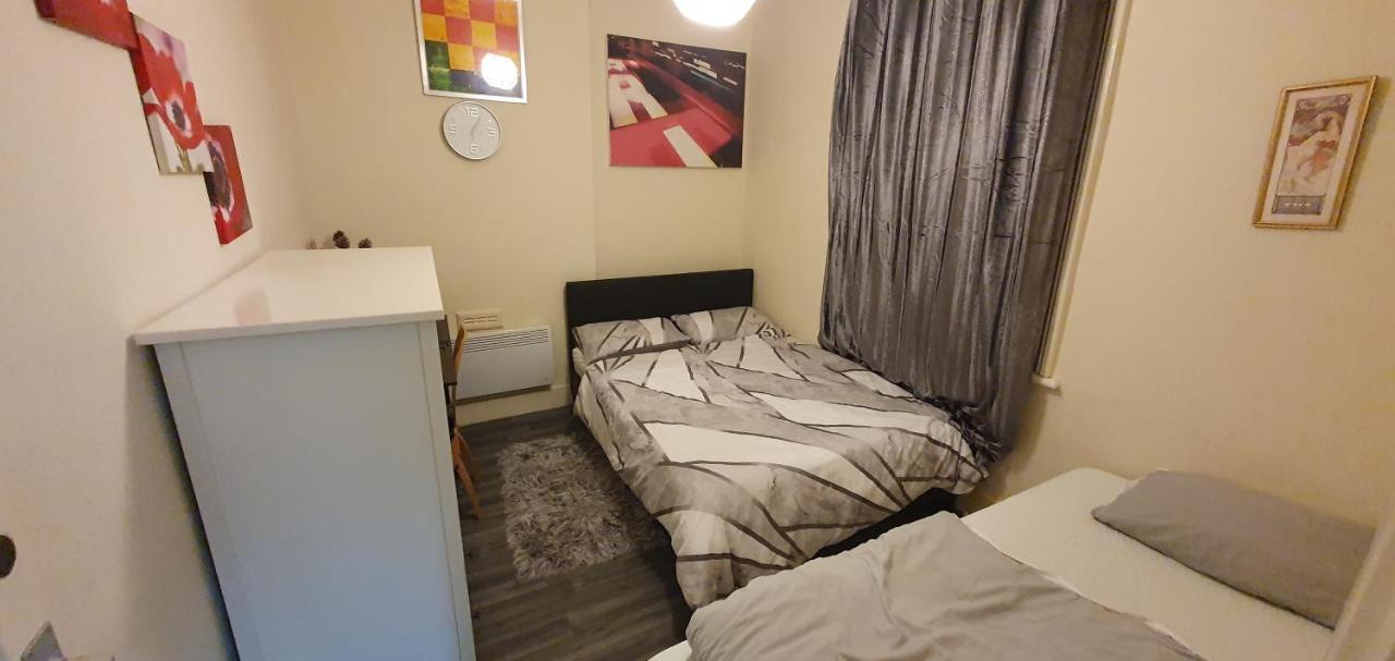 Apartment 2 Bedroom Flat In Lewisham Sleep 8 Guest London