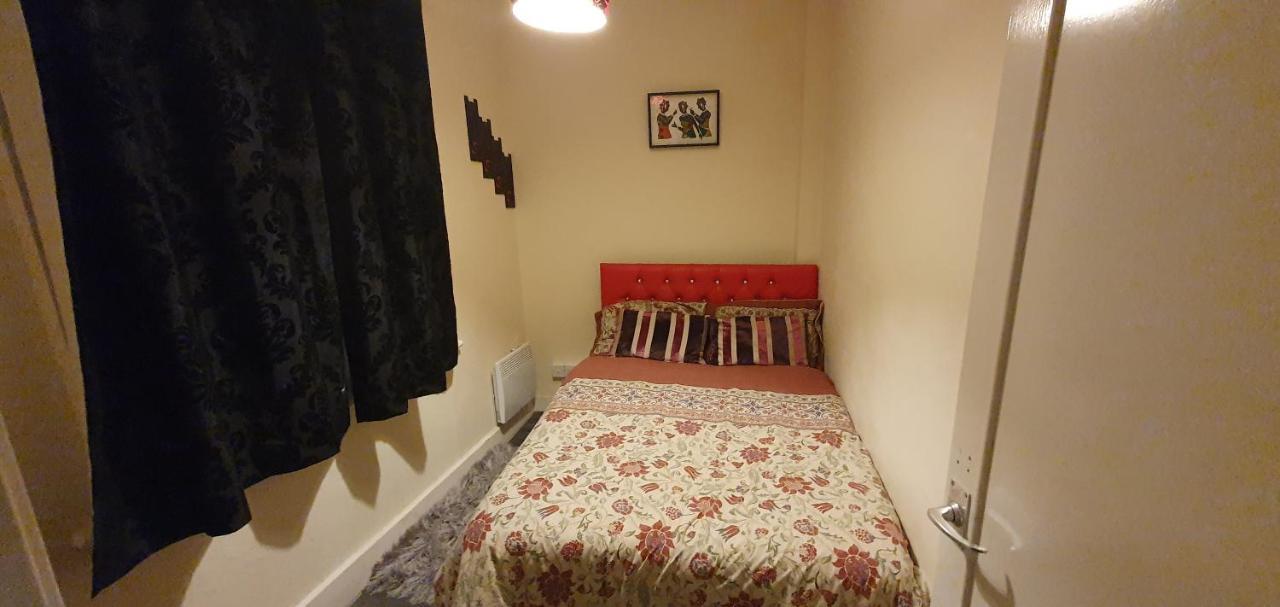 2 Bedroom Flat In Lewisham Sleep 8 Guest Apartment